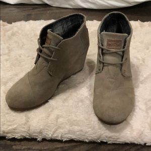 TOMS desert wedges